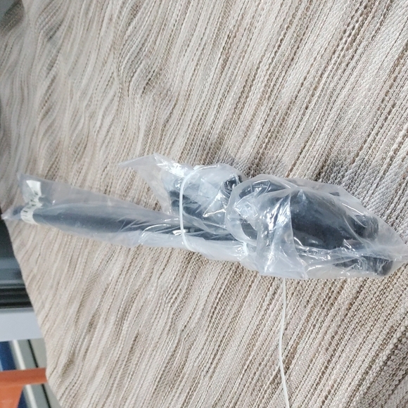 Decopolitan Montevilla Cap Curtain Rod 28"-48" - Picture 2 of 6